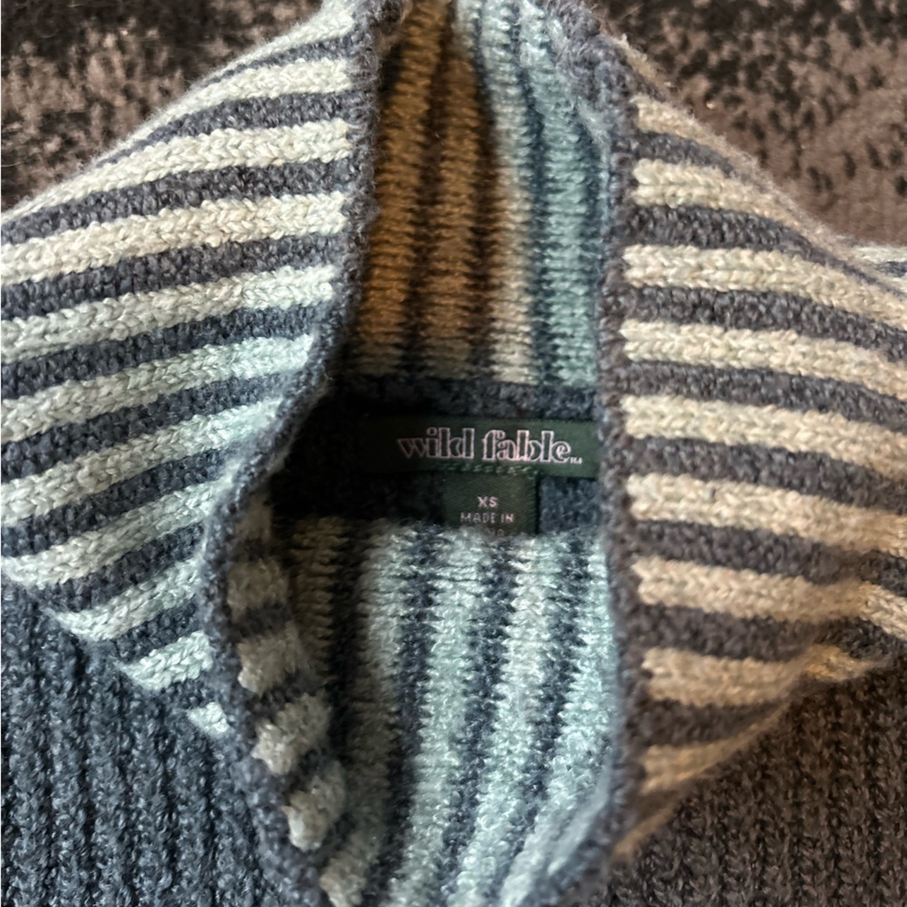 WILD FABLE Mock Neck Cropped Boxy Pull-Over Sweater - Picture 6 of 9